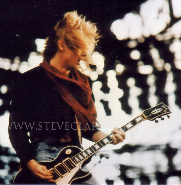 Steve Clark in 1986 with Gibson Les Paul Custom